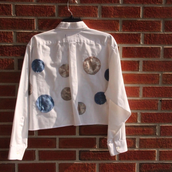 Simple Abstract Button Down - Picture 4 of 5
